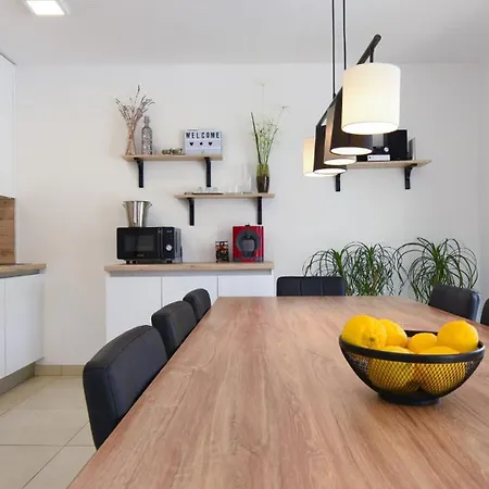 Lana Vakantiehuis Supetar