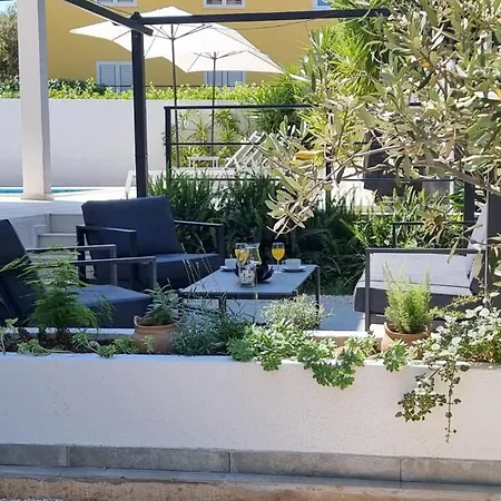 Lana Hébergement de vacances Supetar